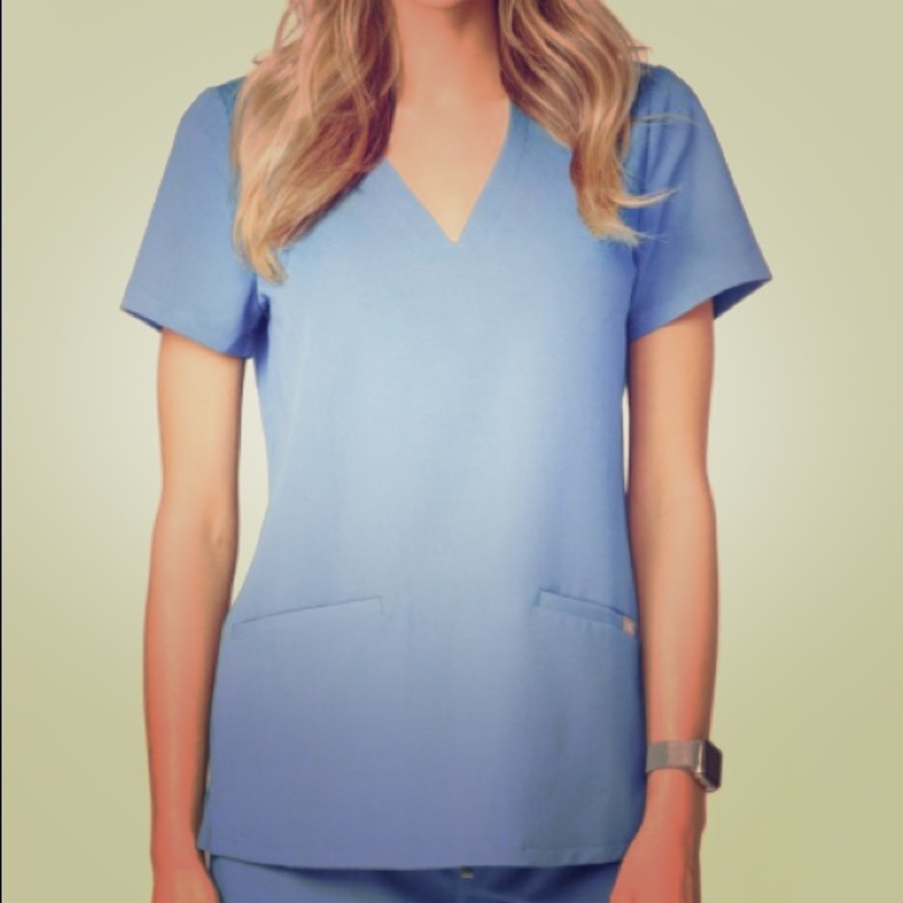 UNWORN UNOPENED FIGS SCRUB TOP